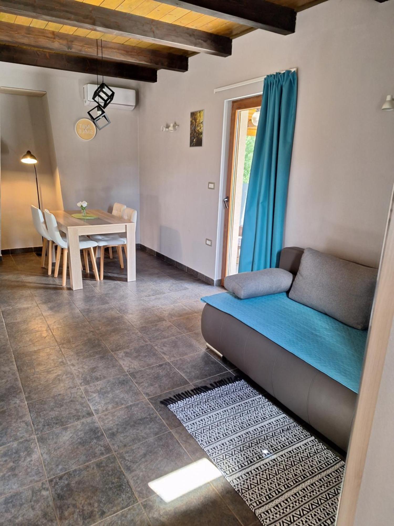 Guest House Flora Pazin Rom bilde