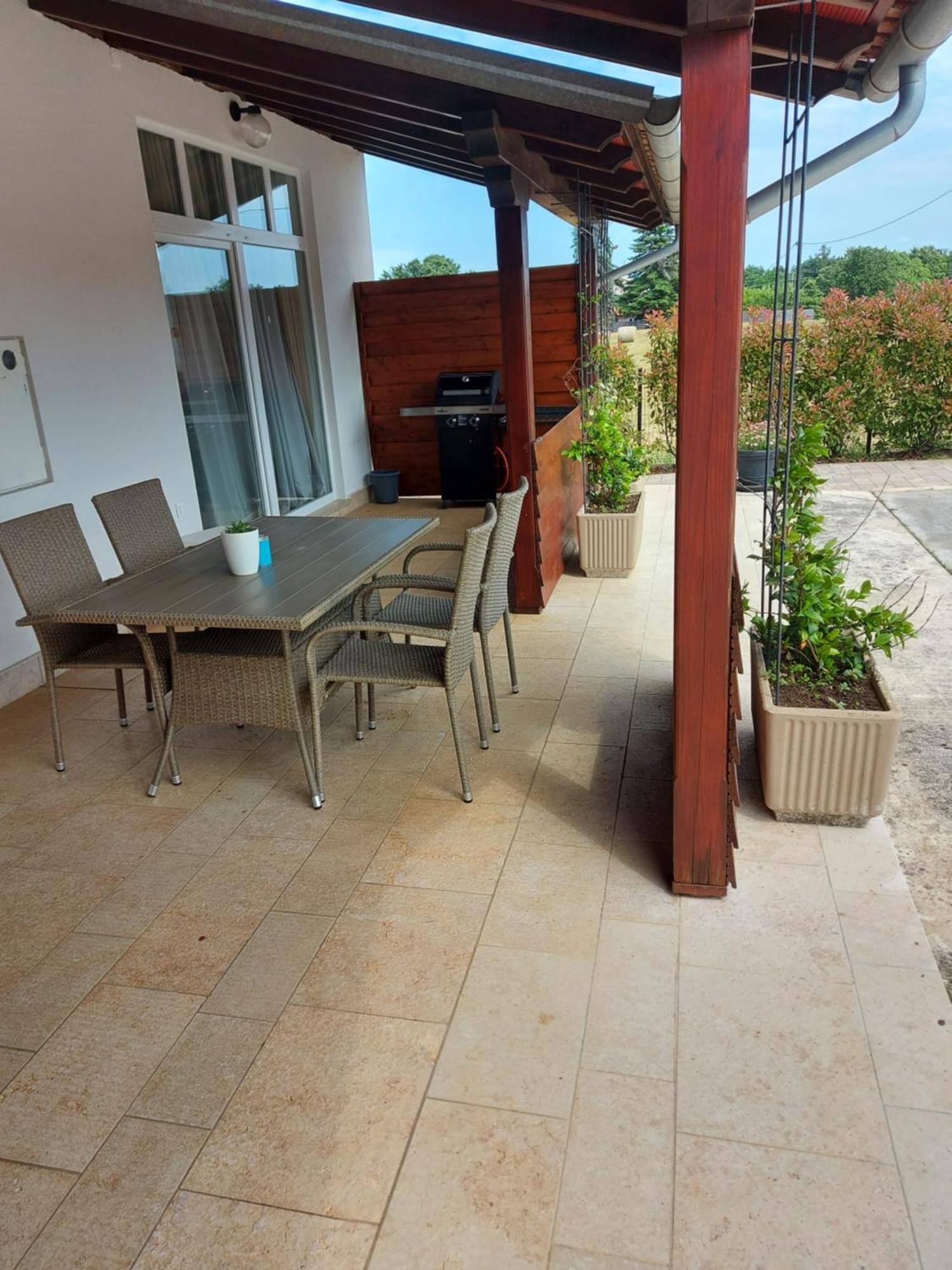Guest House Flora Pazin Rom bilde