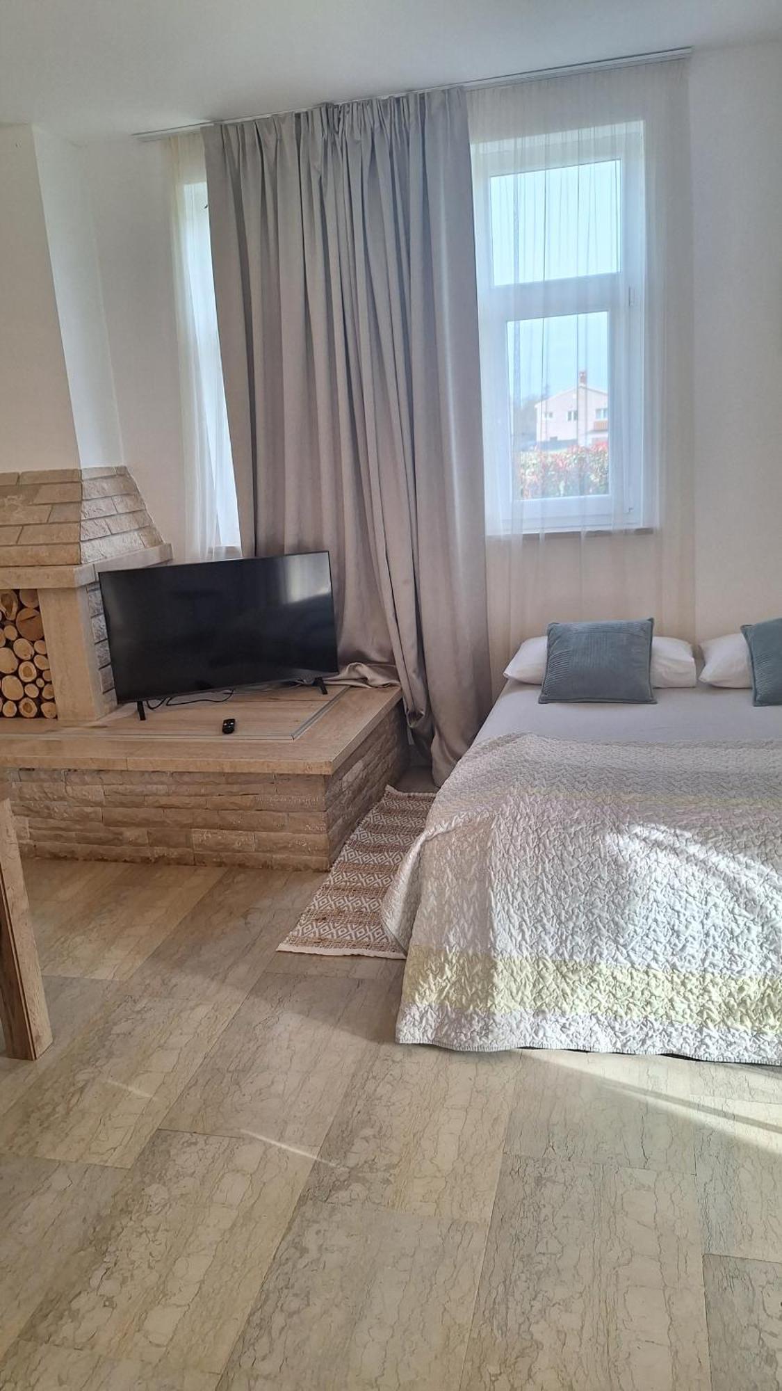 Guest House Flora Pazin Rom bilde